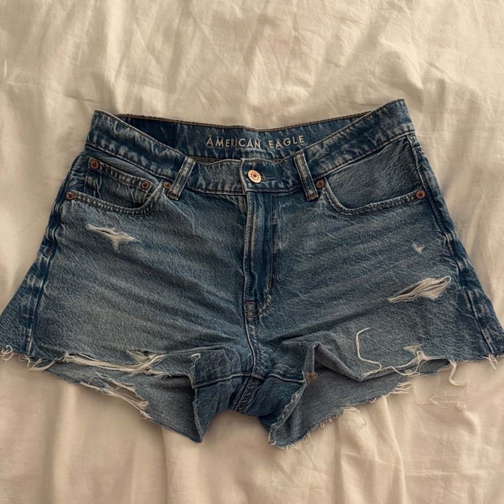 American Eagle Distressed 90s Boyfriend Jean Shorts